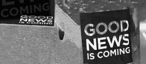 Text Good News is coming als Negativ dargestellt